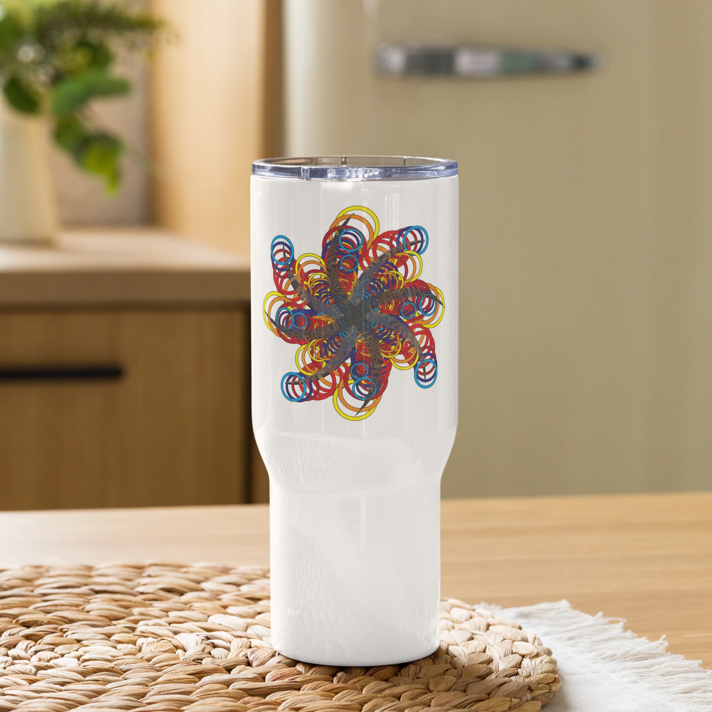 Travel mug with a handle