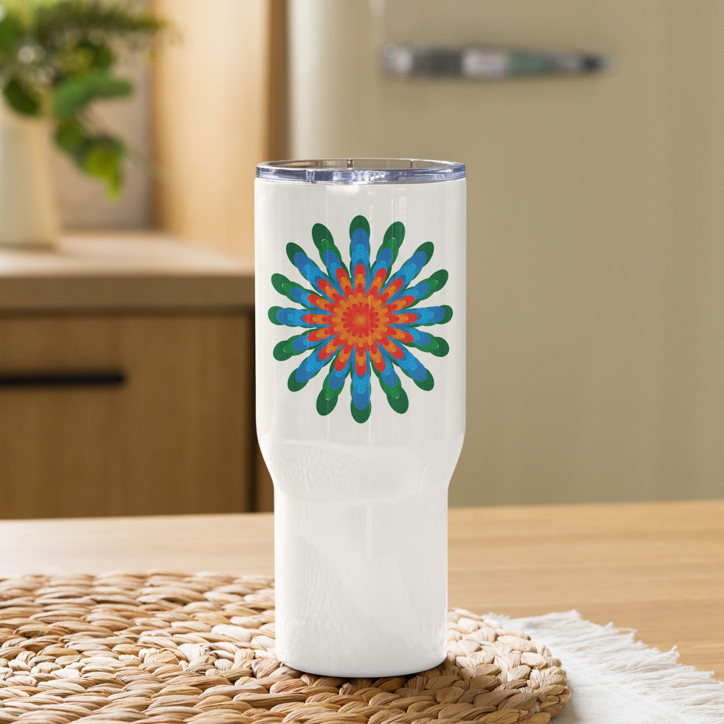 Travel mug with a handle