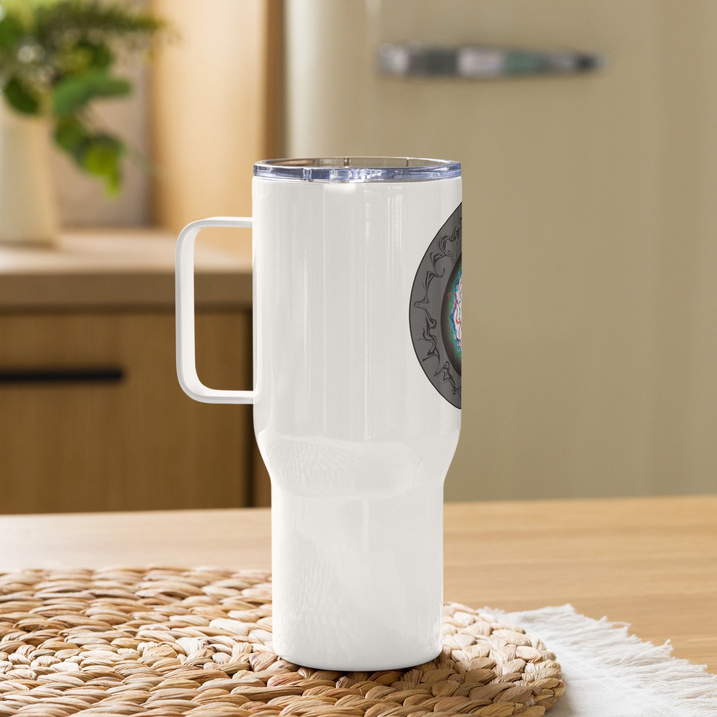 Travel mug with a handle